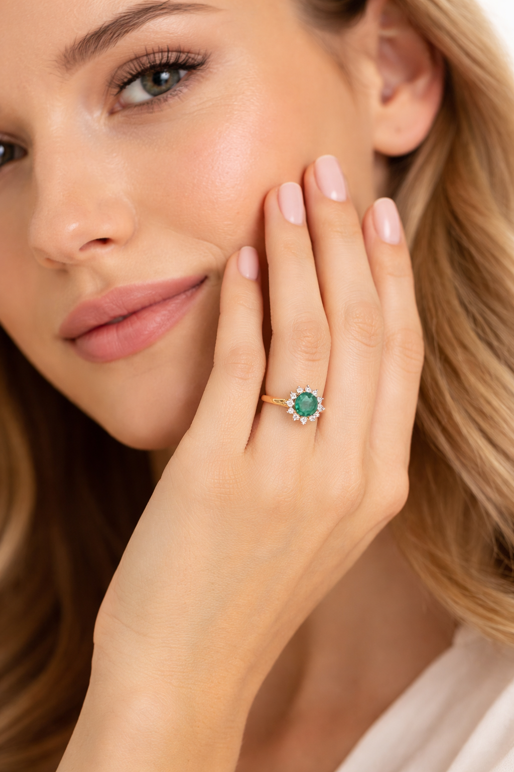 Emerald Ring in 18k Gold